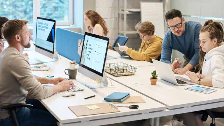 Formazione Permanente 2025 - Opportunità unica per le aziende abruzzesi € 10.000.000 di finanziamenti europei per l'aggiornamento professionale 1 Formazione Permanente 2025